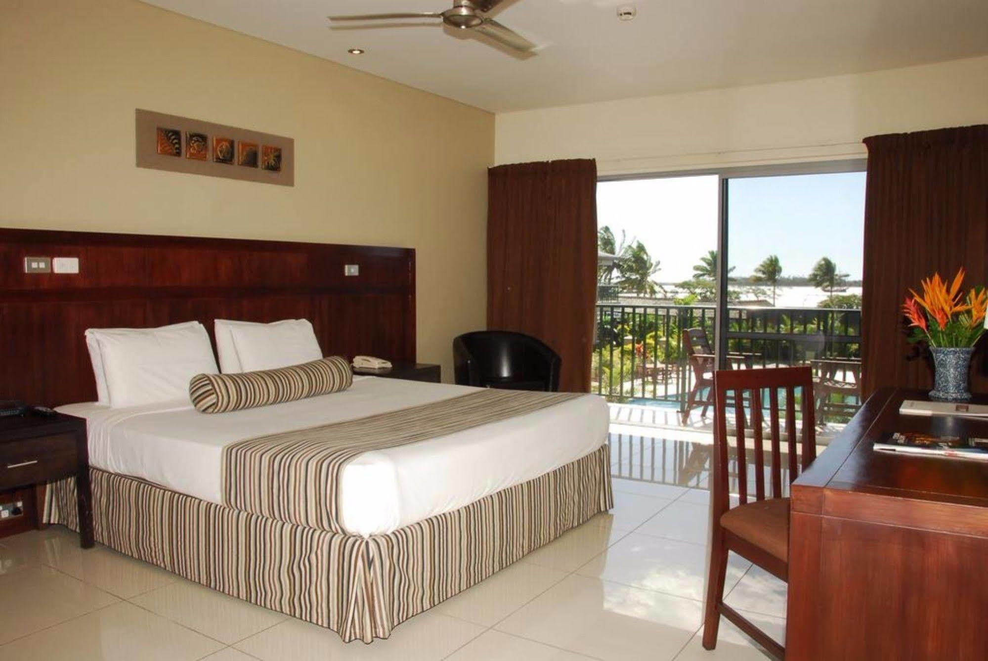Tanoa Waterfront Hotel Лаутока Экстерьер фото
